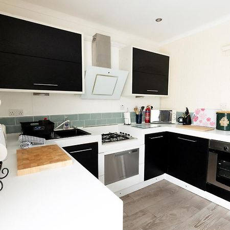 Willow Cottage - Cost 3 Bed Cottage In Penrhyn Bay With Sea Views With Access To Snowdonia Rhôs-on-Sea Exteriör bild