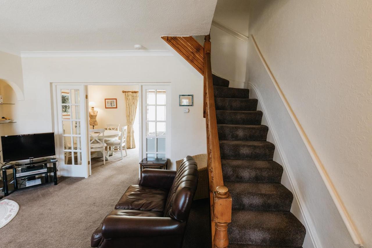 Willow Cottage - Cost 3 Bed Cottage In Penrhyn Bay With Sea Views With Access To Snowdonia Rhôs-on-Sea Exteriör bild