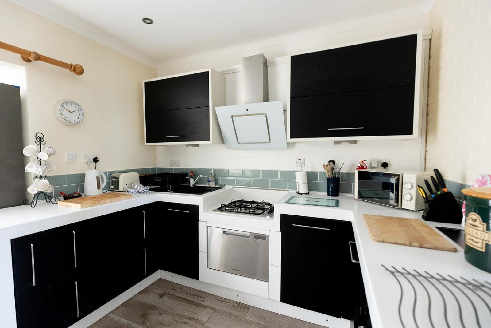 Willow Cottage - Cost 3 Bed Cottage In Penrhyn Bay With Sea Views With Access To Snowdonia Rhôs-on-Sea Exteriör bild
